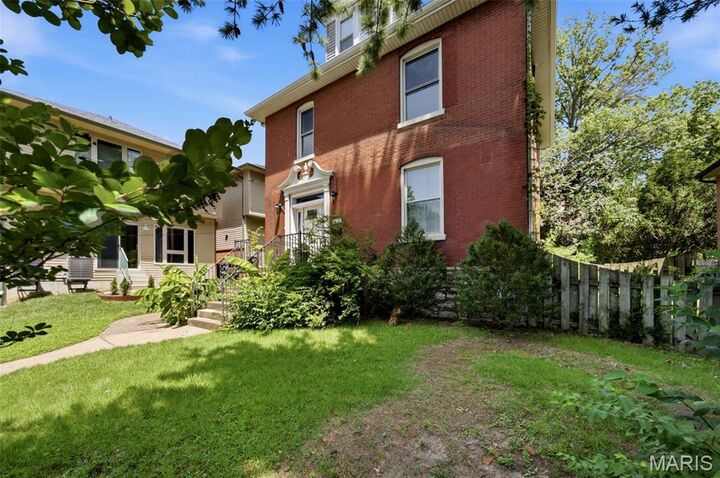 Property Photo:  2010 Forest Avenue  MO 63139 