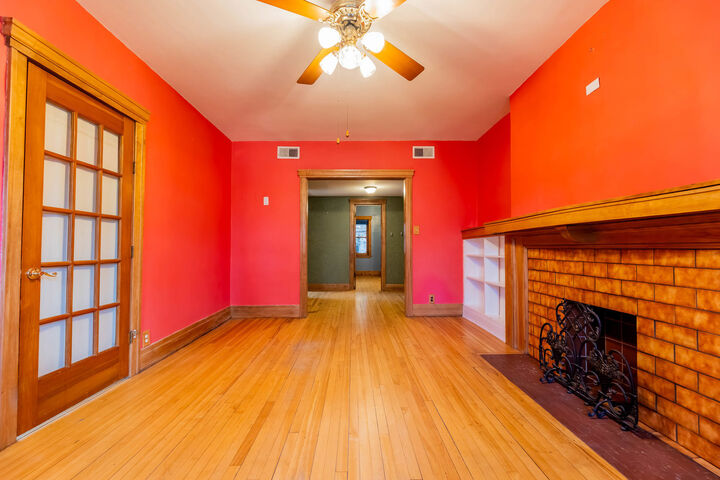 Property Photo: 116 S East Avenue 1E IL 60302
