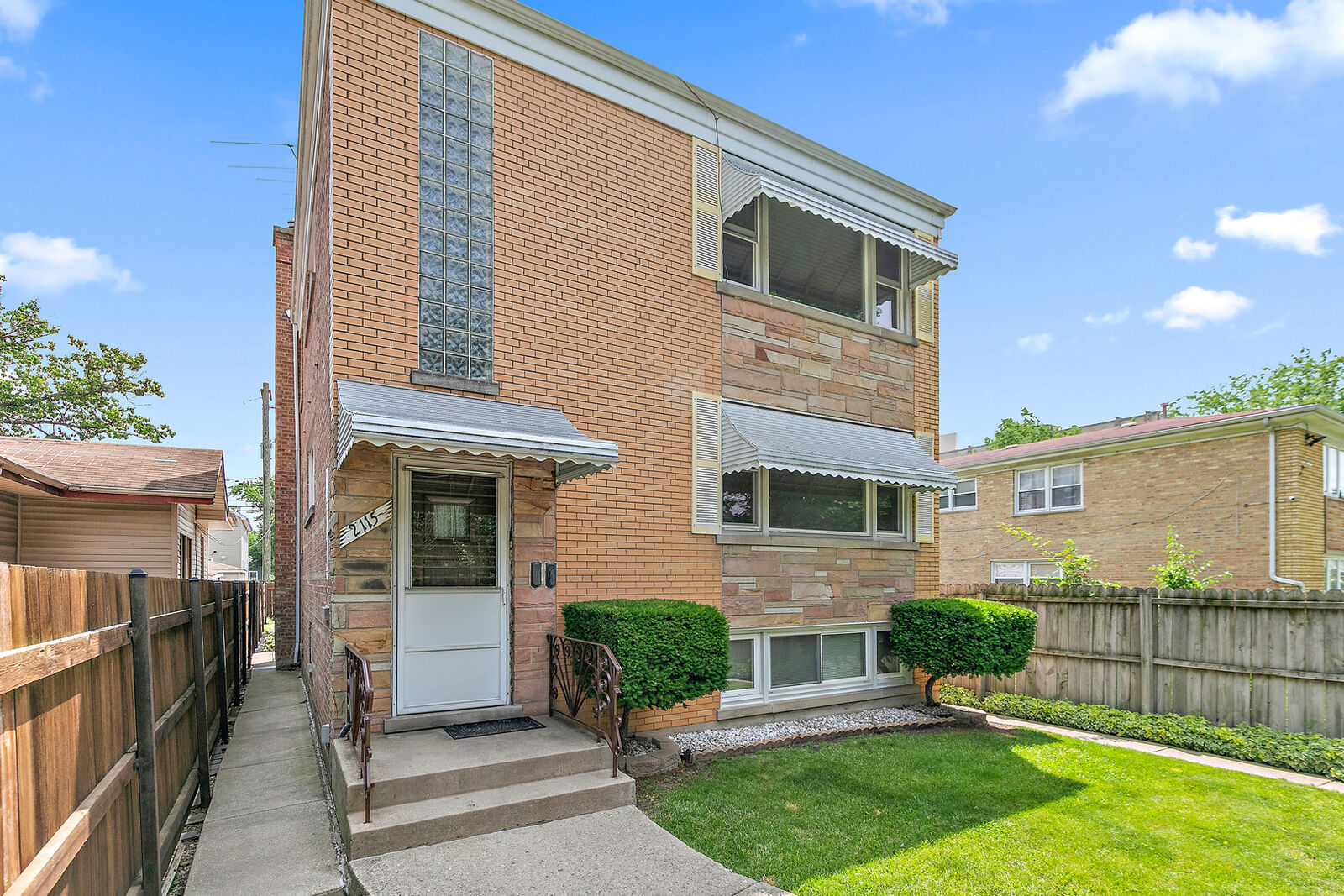 Property Photo:  2115 N Mobile Avenue  IL 60639 