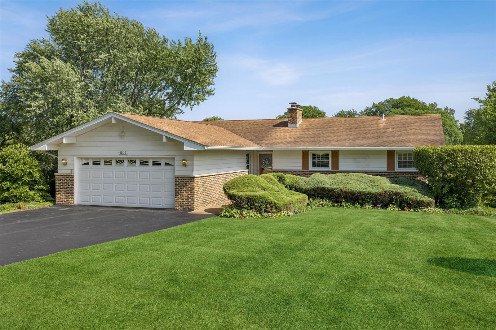 Property Photo:  1503 Laurel Court  IL 60118 
