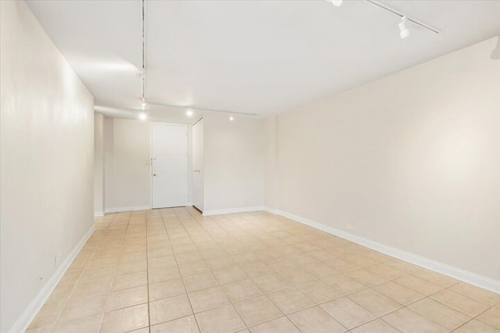 Property Photo:  7033 N Kedzie Avenue 1410  IL 60645 