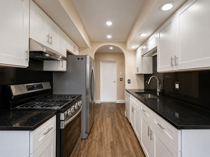 Property Photo: 311 Milton Court B IL 60108
