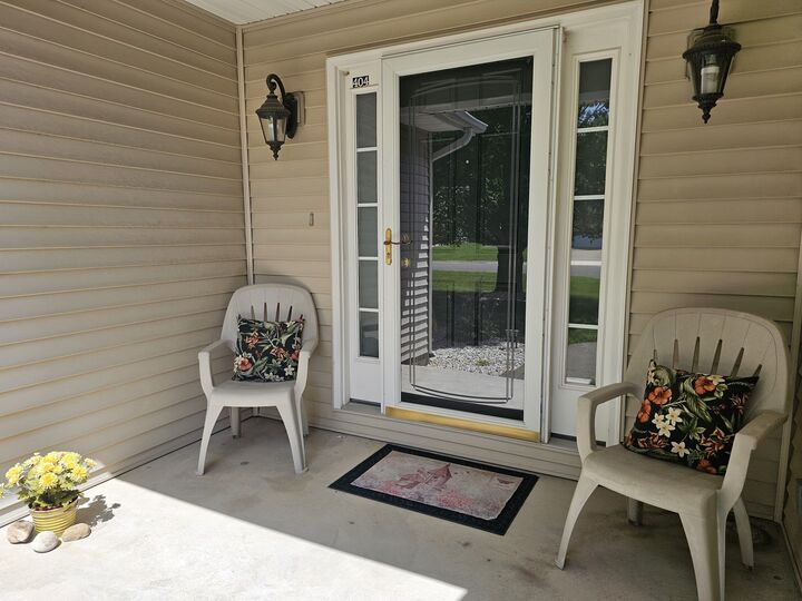 Property Photo: 404 W Beacon Court IL 62864