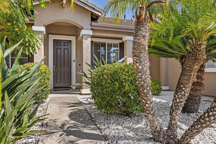 Property Photo:  868 Panella Court  CA 92057 