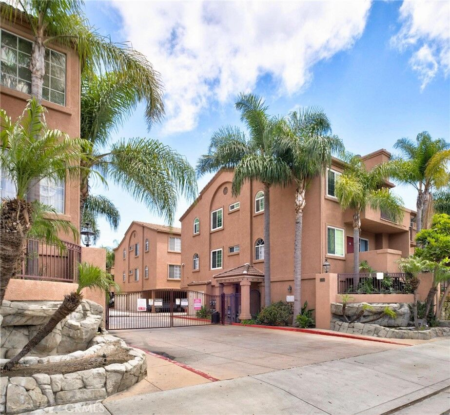 Property Photo:  21846 S Vermont Ave 3  CA 90502 
