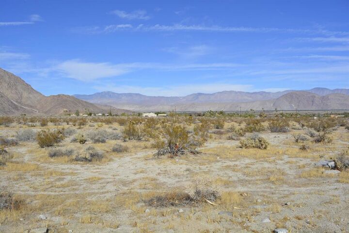 Property Photo: 2490 Hoberg Rd CA 92004