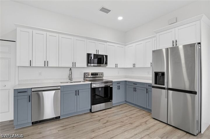 Property Photo: 446 Western Avenue S FL 33974