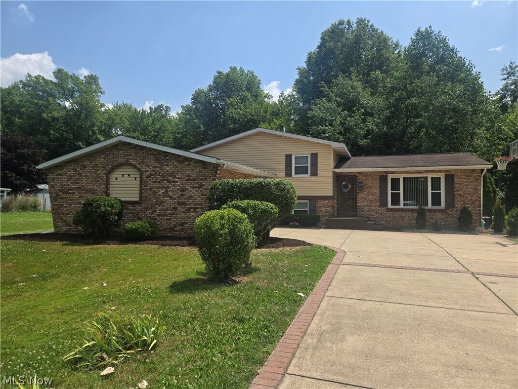 Property Photo: 2042 Coit Drive NW OH 44485