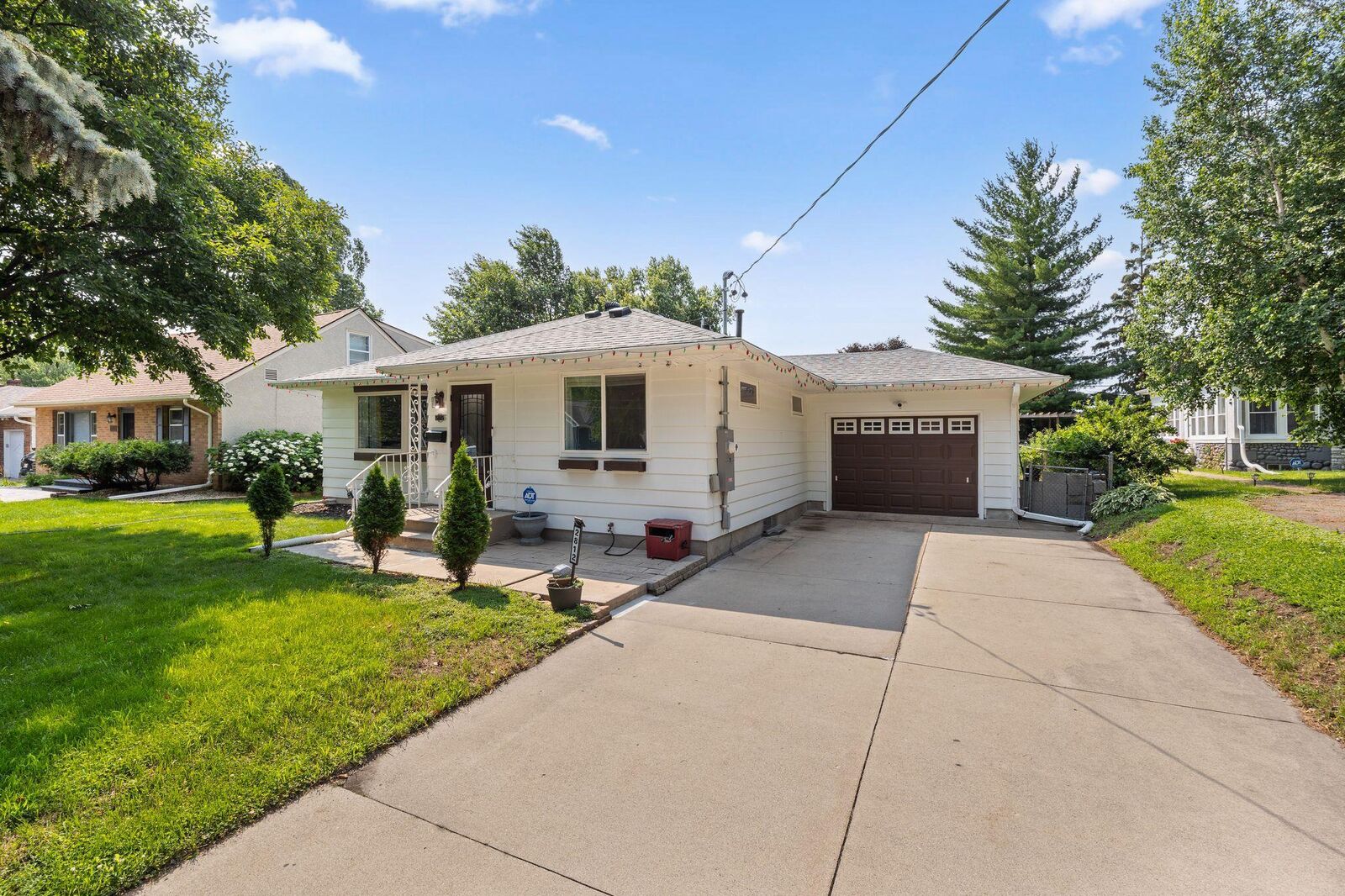 Property Photo:  2812 30th Avenue NE  MN 55418 