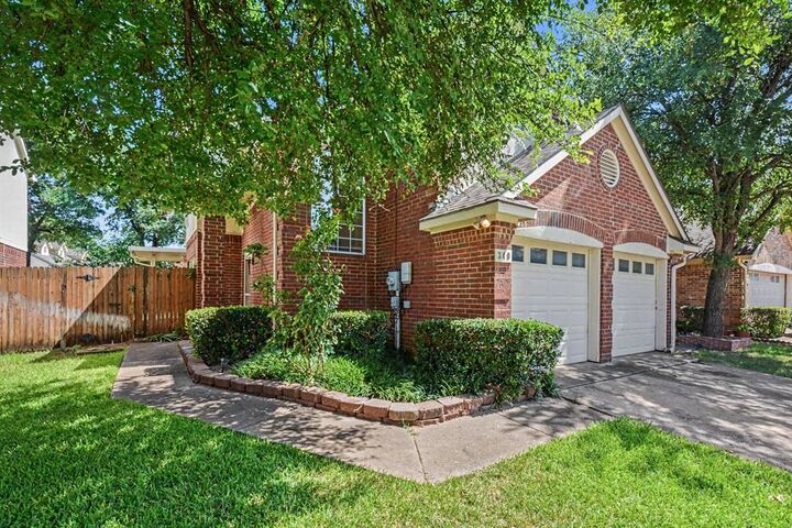 Property Photo: 340 Arbor Court TX 76039