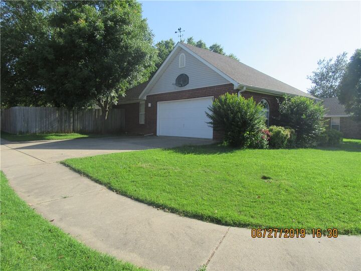 Property Photo: 410 Julian Court AR 72761