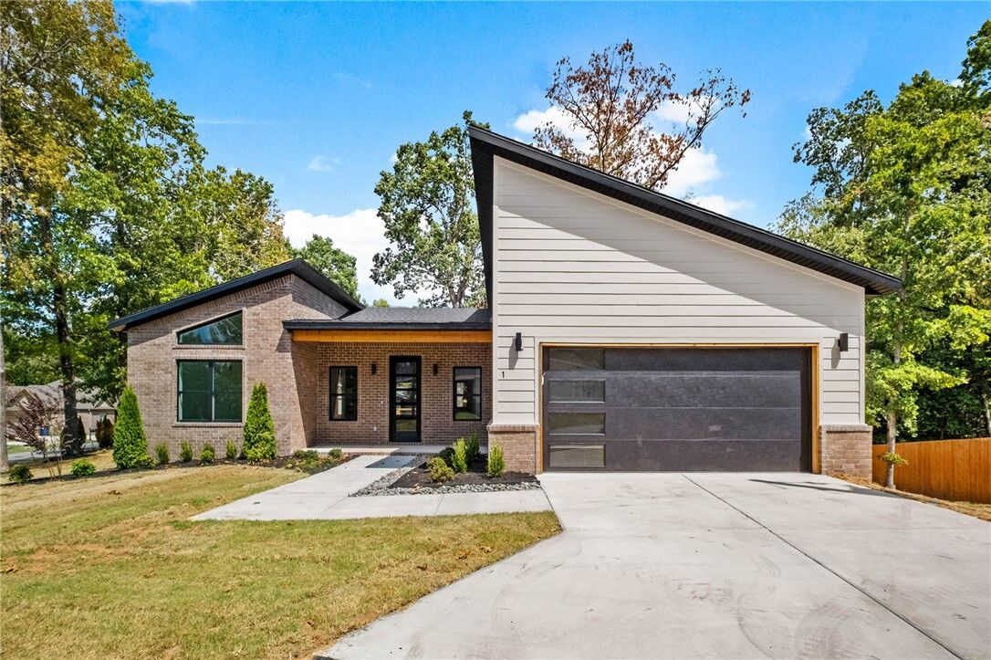 Property Photo:  1 Frekleton Lane  AR 72714 