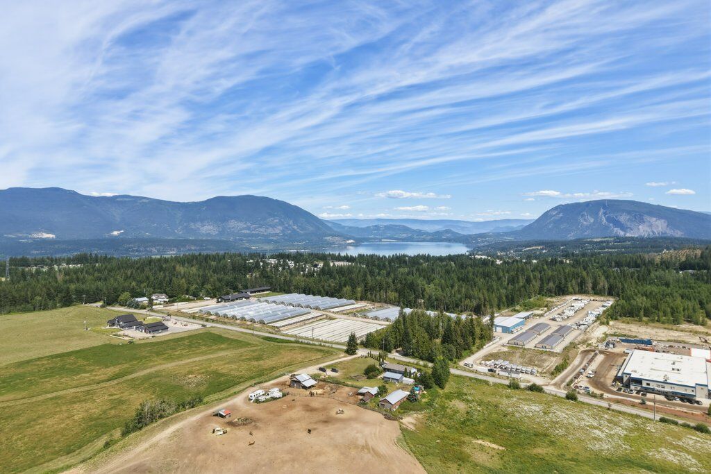 Property Photo: 3580 20 Avenue SE BC V1E 1X9