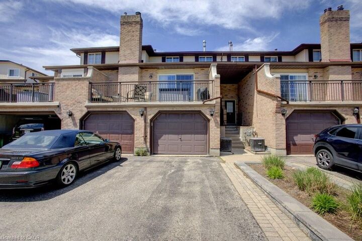 Property Photo: 464 Beechwood Place 3 ON N2T 1Z2