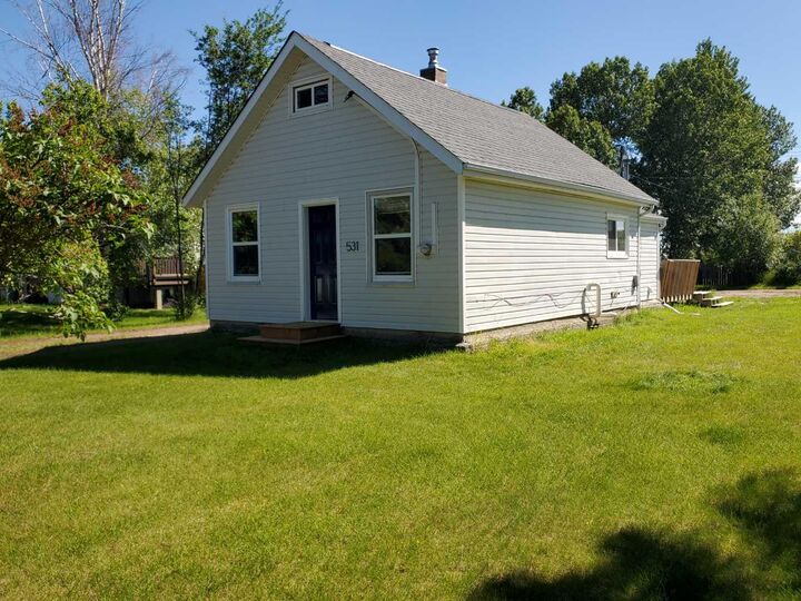 Property Photo:  531 65 Street  AB T7E 1M2 