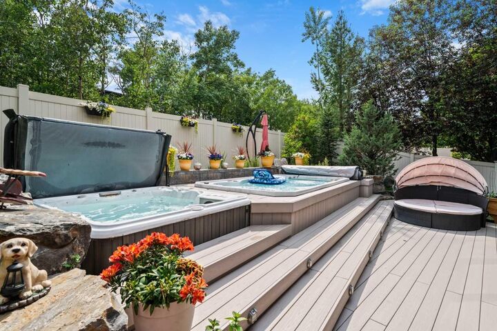 Property Photo: 11 Aspen Cliff Place SW AB T3H 0M1