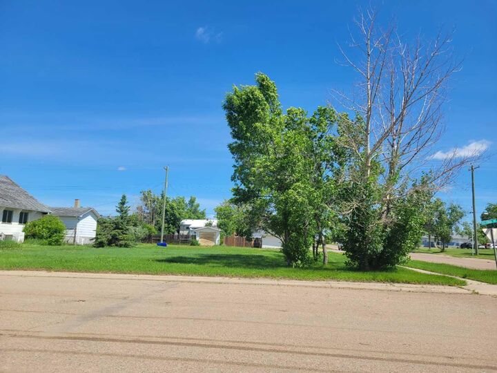 Property Photo: 5301 Victoria Avenue AB T0C 1C0
