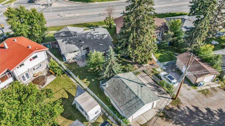 Property Photo: 4511 Richmond Road SW AB T3E 4P9
