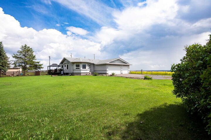 Property Photo:  108 Martin Avenue  AB T0C 0L0 