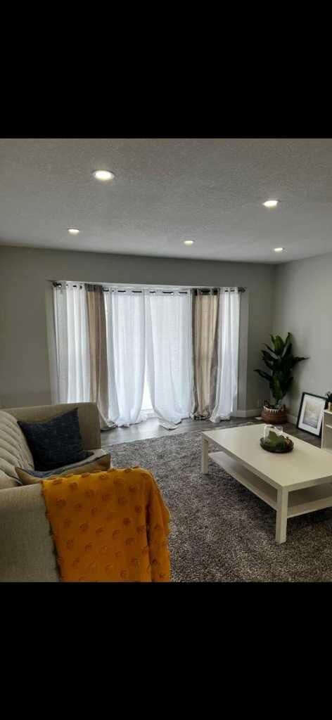 Property Photo:  7104 Temple Drive NE  AB T1Y 4E6 