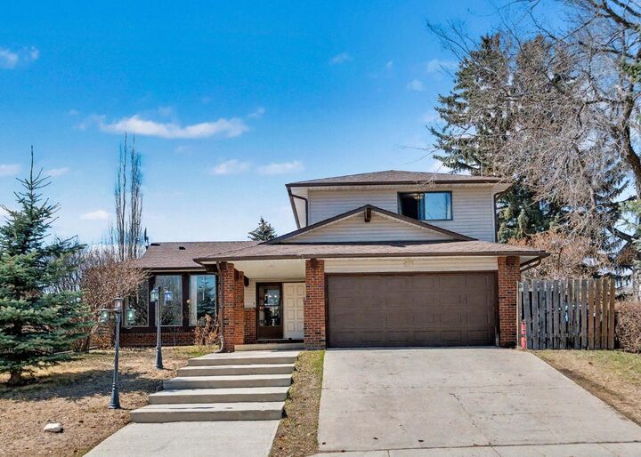 Property Photo: 677 Wallace Drive AB T0M 0N0