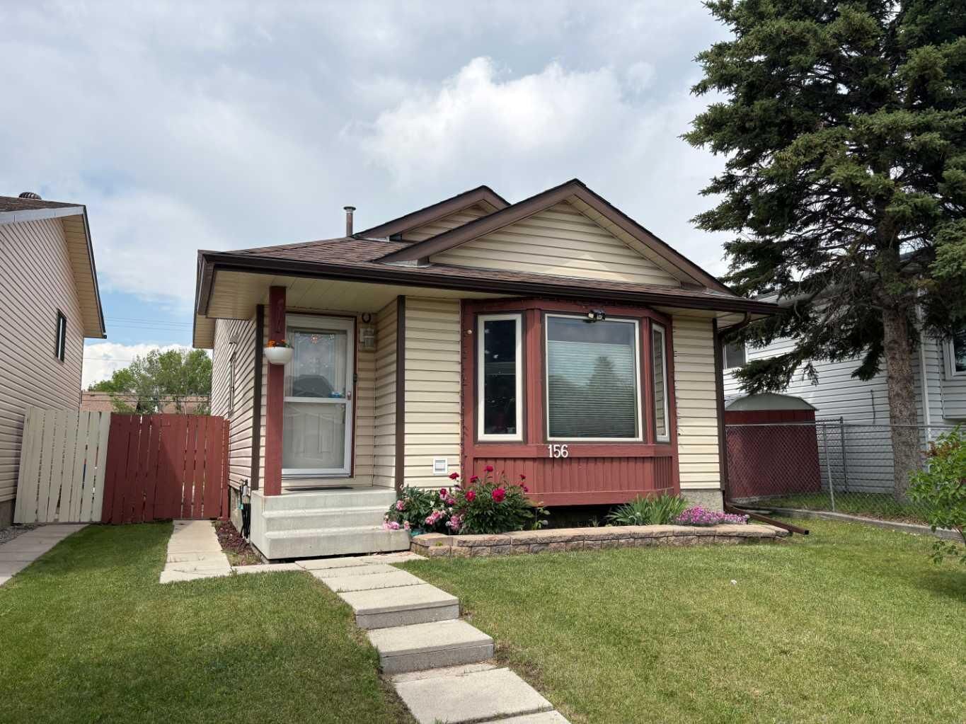 Property Photo:  156 Falshire Close NE  AB T3J 3A1 
