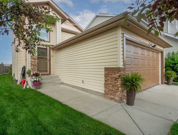 Property Photo:  399 Tuscany Ridge Heights NW  AB T3L 3B6 