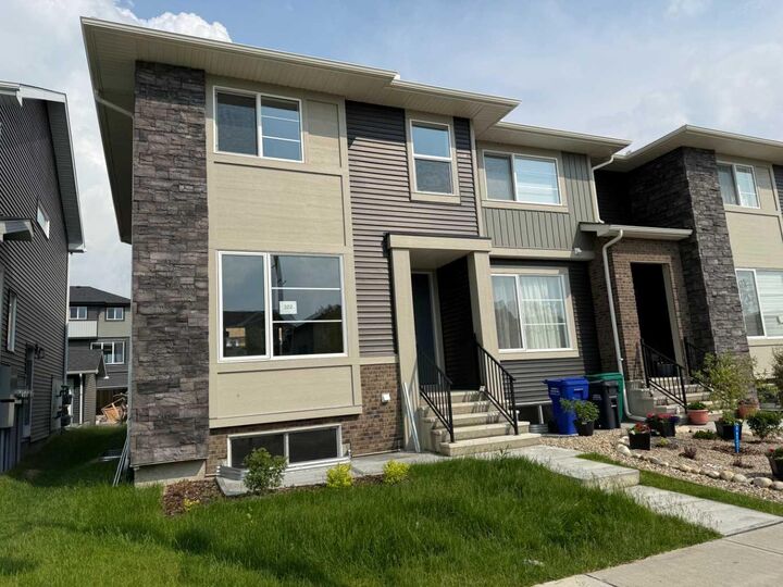 Property Photo:  322 Sundown Road  AB T4C 3H2 
