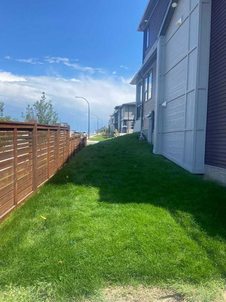 Property Photo:  305 Lucas Place NW  AB T3P 2E4 