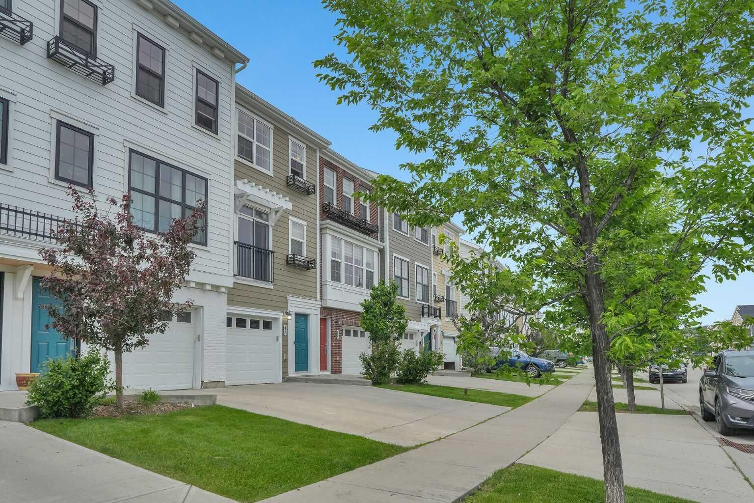 Property Photo:  575 Sherwood Boulevard NW  AB T3R 0X1 