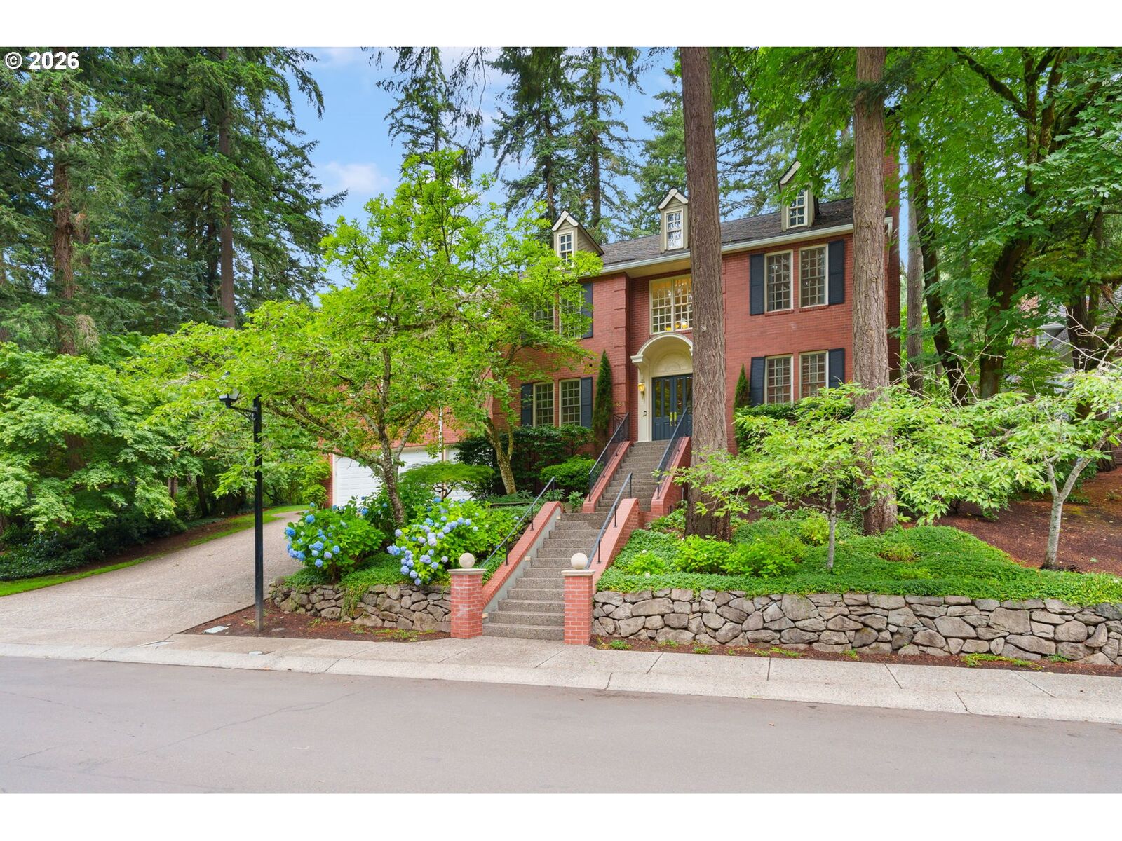 Property Photo: 15451 Village Dr OR 97034