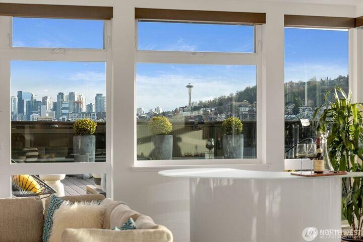 Property Photo:  1760 N Nothlake Way 521  WA 98103 