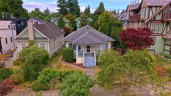 Property Photo:  4017  Corliss Avenue N  WA 98103 