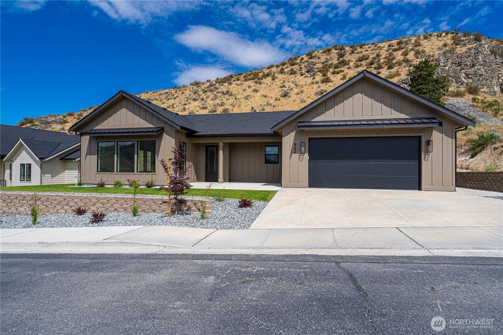 Property Photo:  922  Long Drive  WA 98816 
