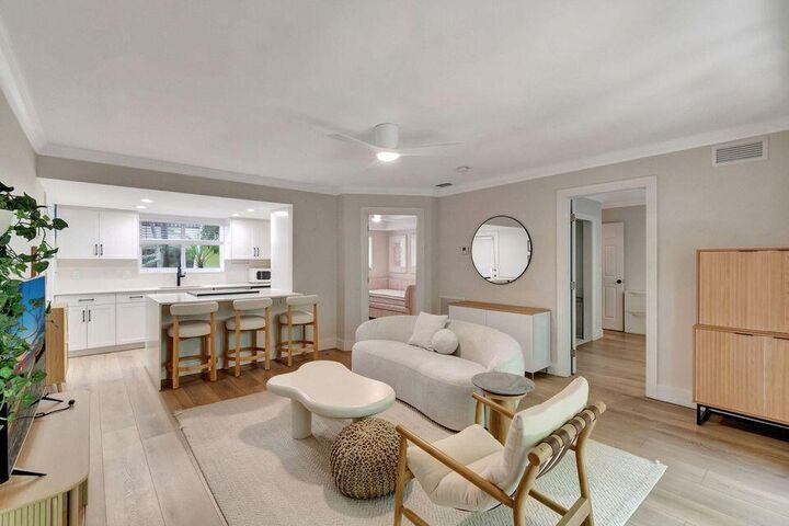 Property Photo: 49 SE 7th Avenue 2 FL 33483