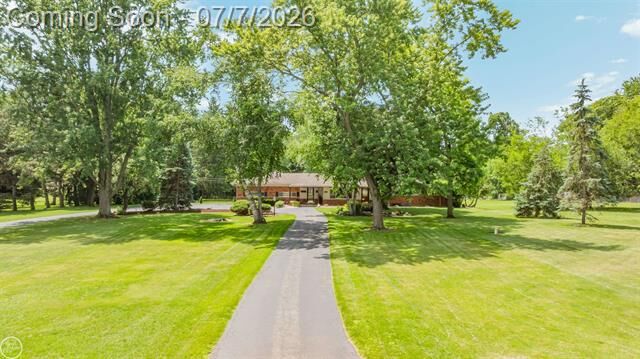 Property Photo:  5248 Brookside Drive  MI 48316 