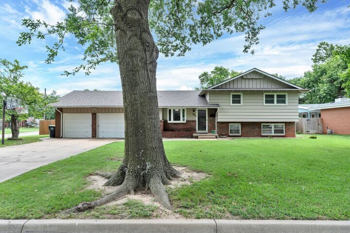 Property Photo:  1210 N Farmstead St  KS 67208 