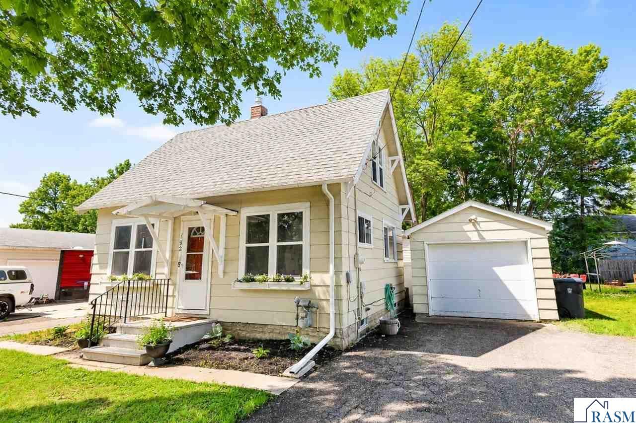 Property Photo:  192 Long Street  MN 56001 