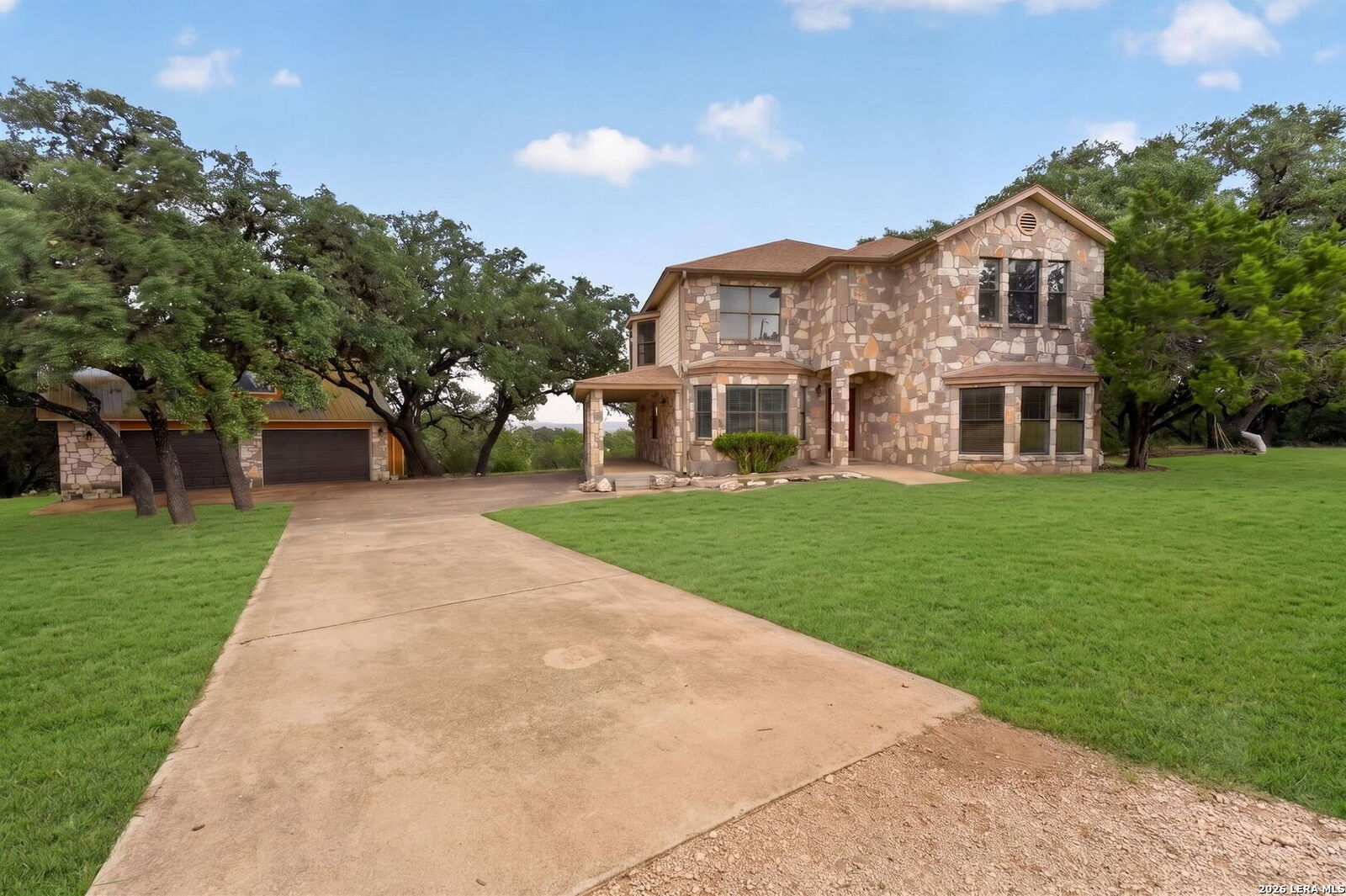 Property Photo:  988 Summit Rd  TX 78063 