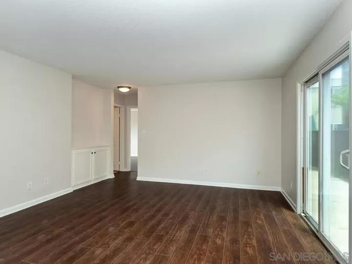 Property Photo: 6666 Beadnell Way 6 CA 92117