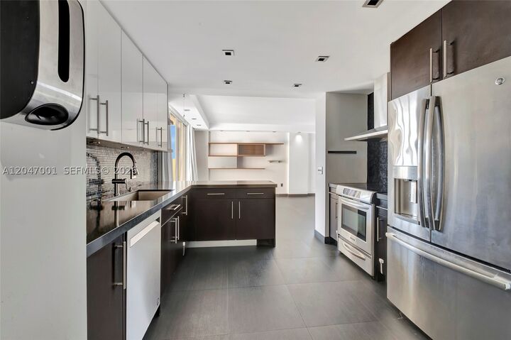 Property Photo: 11111 Biscayne Blvd 9B(928) FL 33181