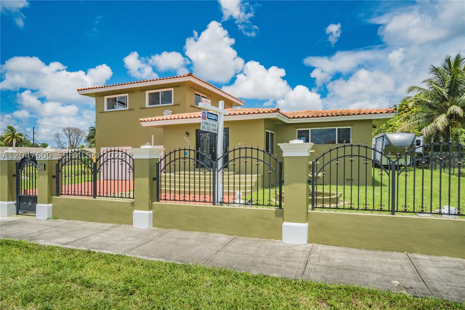 Property Photo: 17135 NW 19th Ave FL 33056
