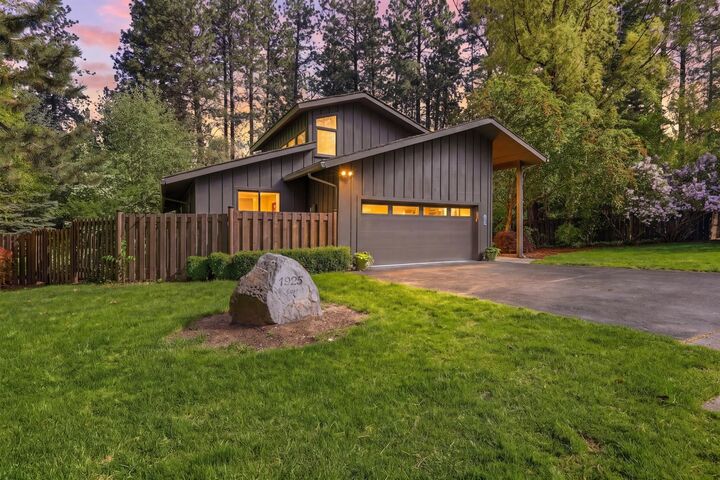 Property Photo: 1925 E Rockwood Blvd WA 99203