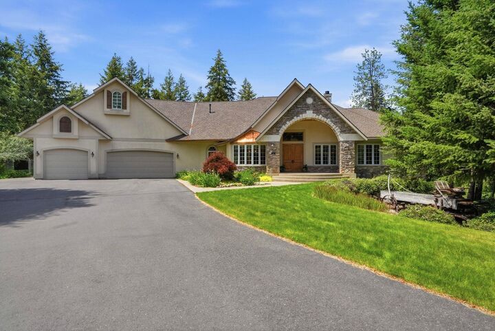 Property Photo: 405 W Meadow Ridge Ln WA 99208