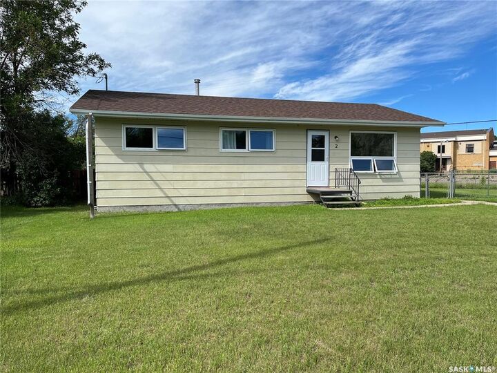 Property Photo:  2 6th Street  SK S0H 4K0 