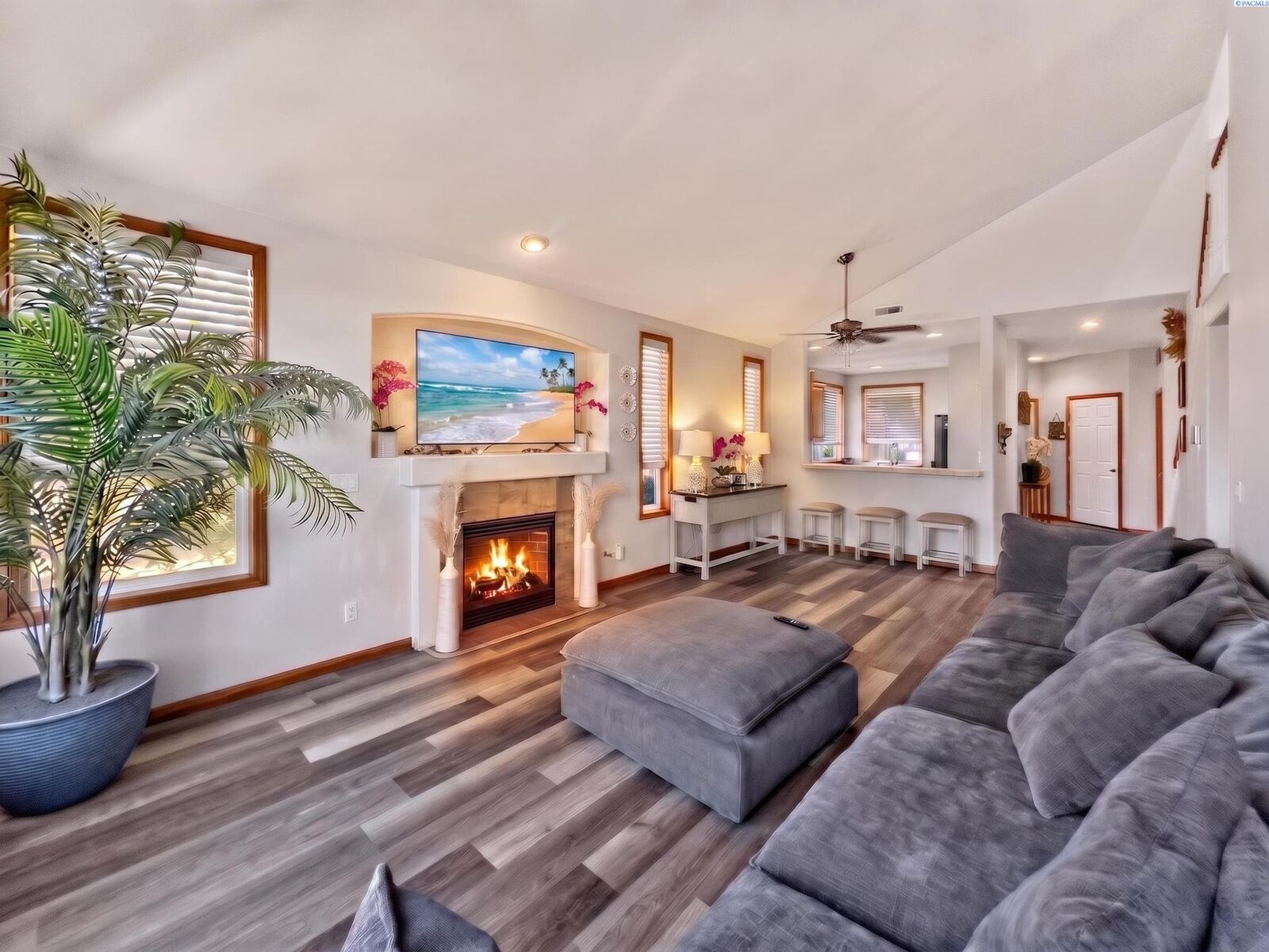 Property Photo:  3526 Waterford St  WA 99352 