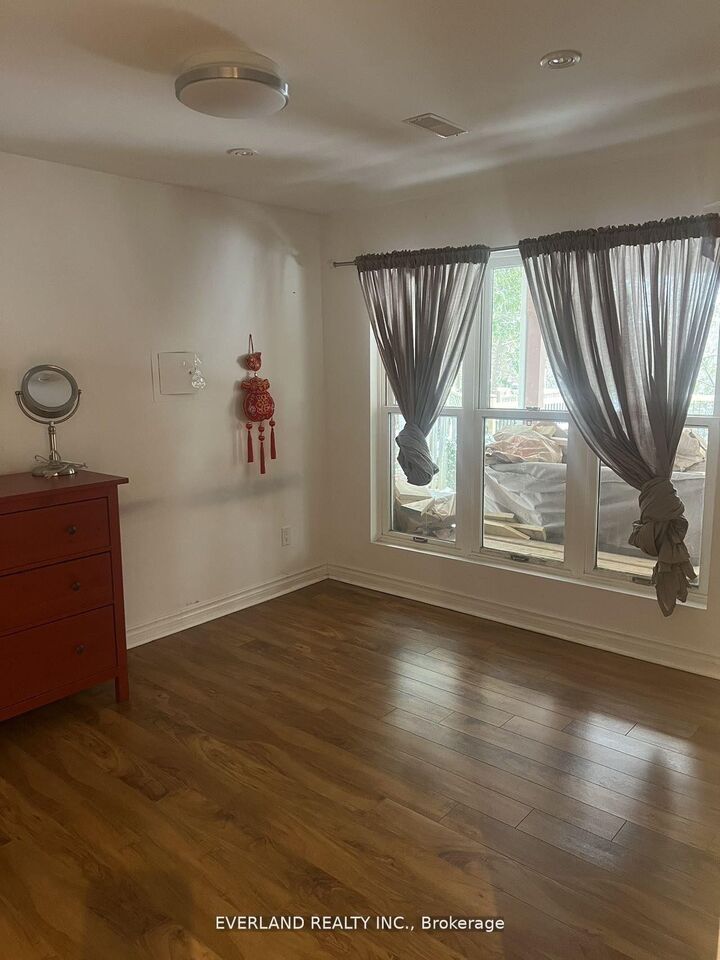 Property Photo:  41 Heatherwood Crescent Bsmt  ON L3R 8W6 