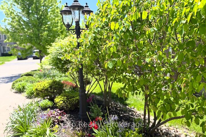 Property Photo:  1067 Maury Crescent  ON L1X 1R4 