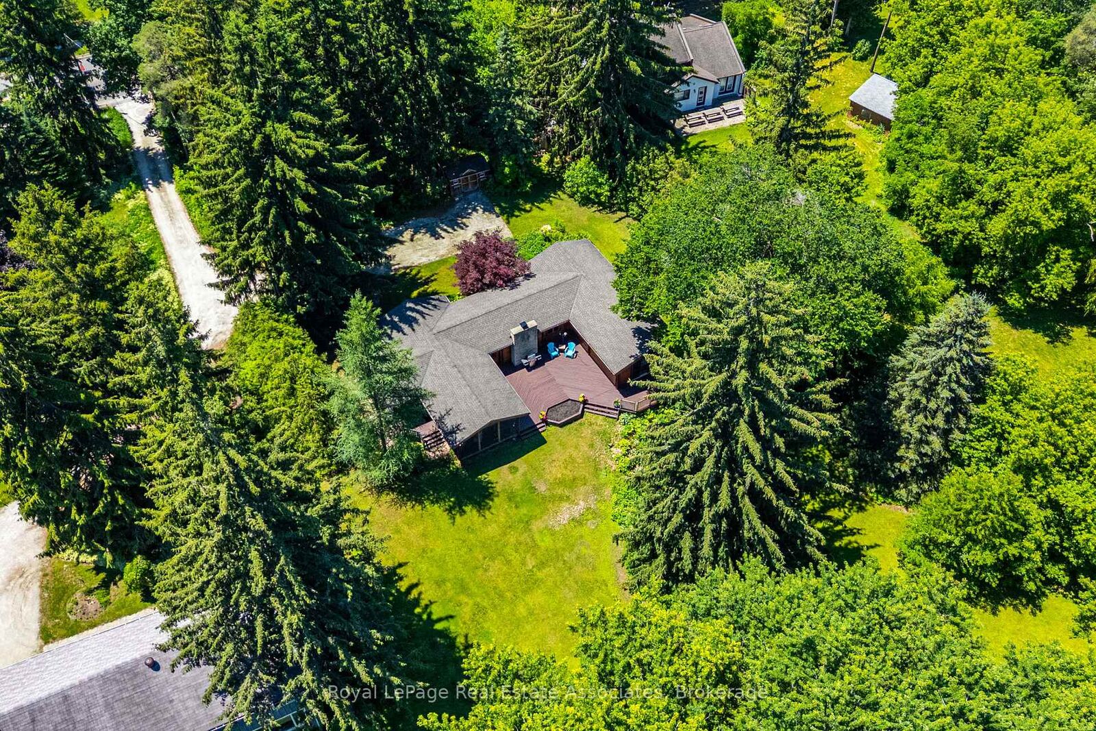 Property Photo: 19 Confederation Street ON L7G 3R4