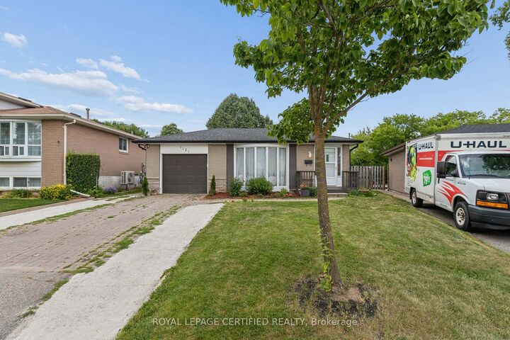 Property Photo: 1121 Valentine Drive ON N2H 2N9